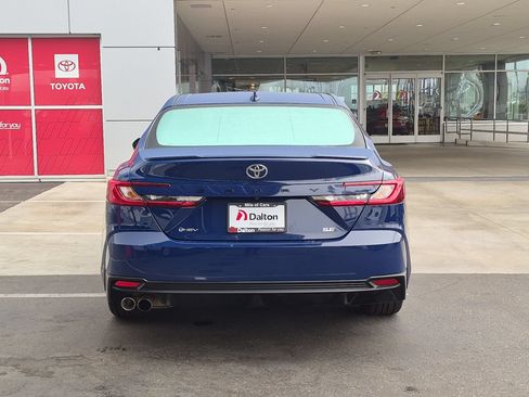 Used 2025 Toyota Camry SE FWD image 7