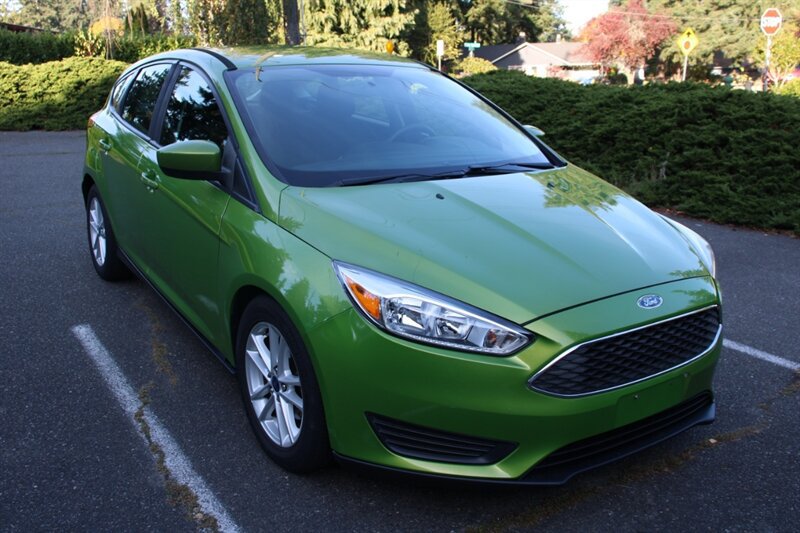 Used 2018 Ford Focus SE FWD image 2