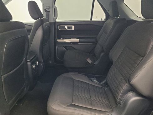 Used 2020 Ford Explorer XLT image 18