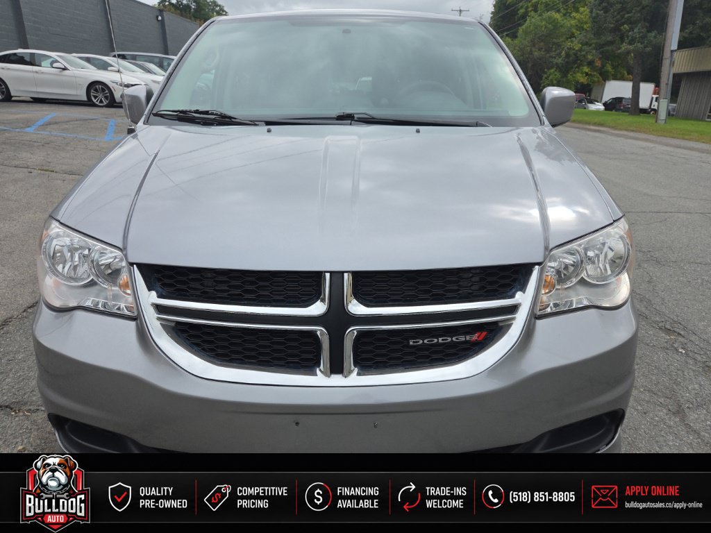 Used 2014 Dodge Grand Caravan SXT w/ Rear Park Assist Package FWD image 2