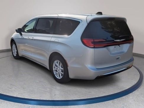 New 2026 Chrysler Pacifica Select image 7