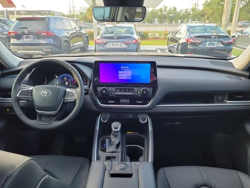 Used 2026 Toyota Grand Highlander XLE image 16