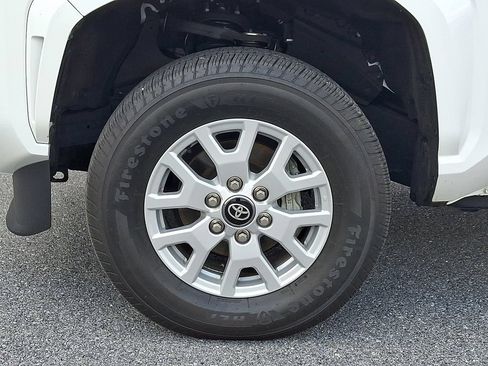 Certified 2024 Toyota Tacoma SR5 AWD/4WD image 8