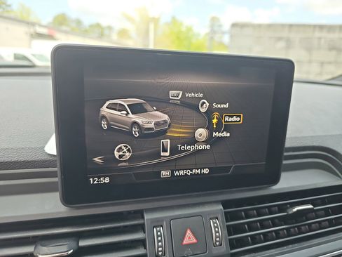 Used 2019 Audi Q5 2.0T Premium w/ Convenience Package AWD/4WD image 24