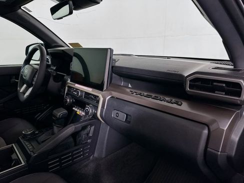 Used 2024 Toyota Tacoma TRD Off-Road image 31