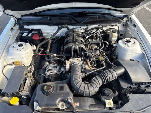 Used 2010 Ford Mustang Premium RWD image 35