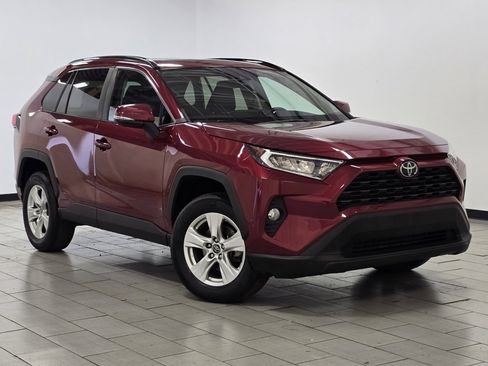 Certified 2020 Toyota RAV4 XLE w/ Convenience Package image 2
