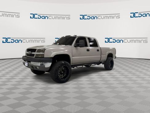 Used 2004 Chevrolet Silverado 2500 LT w/ Heavy-Duty Power Package AWD/4WD image 4