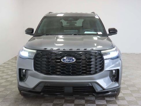 Used 2025 Ford Explorer ST-Line RWD image 2