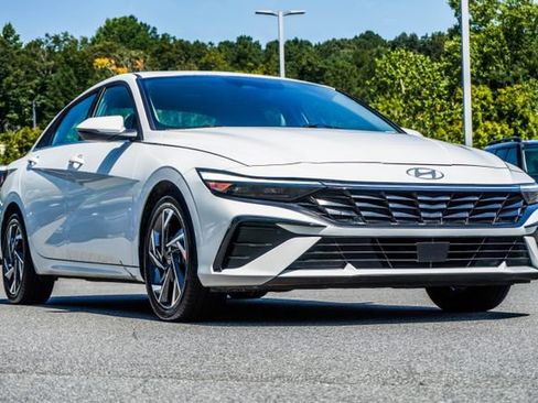 Used 2025 Hyundai Elantra Limited FWD image 7