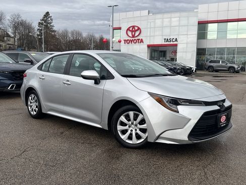 Used 2025 Toyota Corolla LE w/ Convenience Package image 1