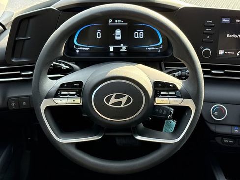 Used 2026 Hyundai Elantra SE FWD image 13