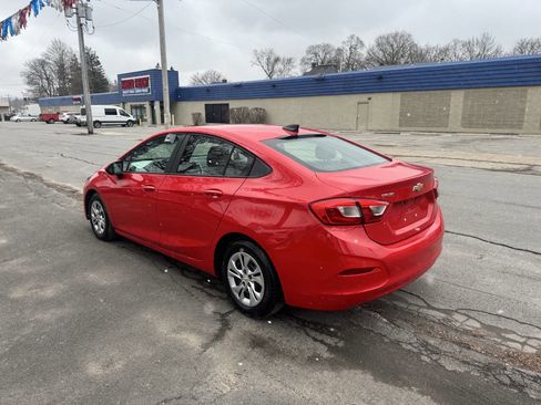 Used 2019 Chevrolet Cruze Sedan image 6