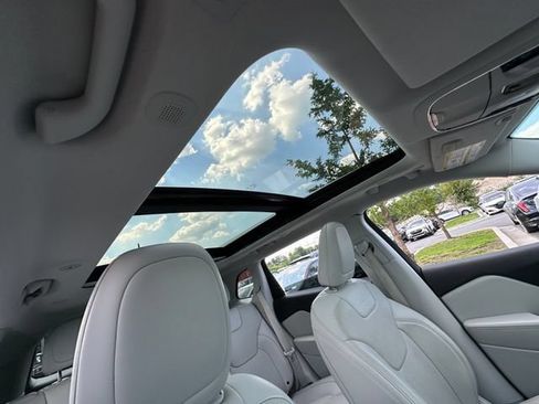 Used 2019 Jeep Cherokee Limited AWD/4WD image 33