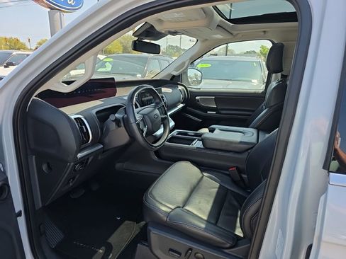 Certified 2025 Ford Expedition Platinum image 4