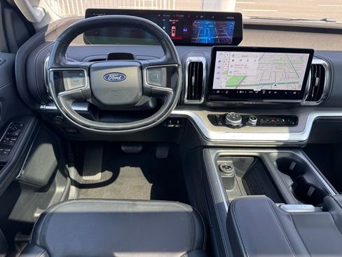 Used 2025 Ford Expedition Platinum AWD/4WD image 18