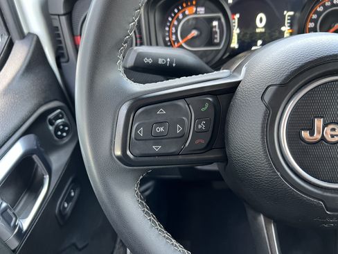 Used 2025 Jeep Wrangler Unlimited Rubicon AWD/4WD image 26
