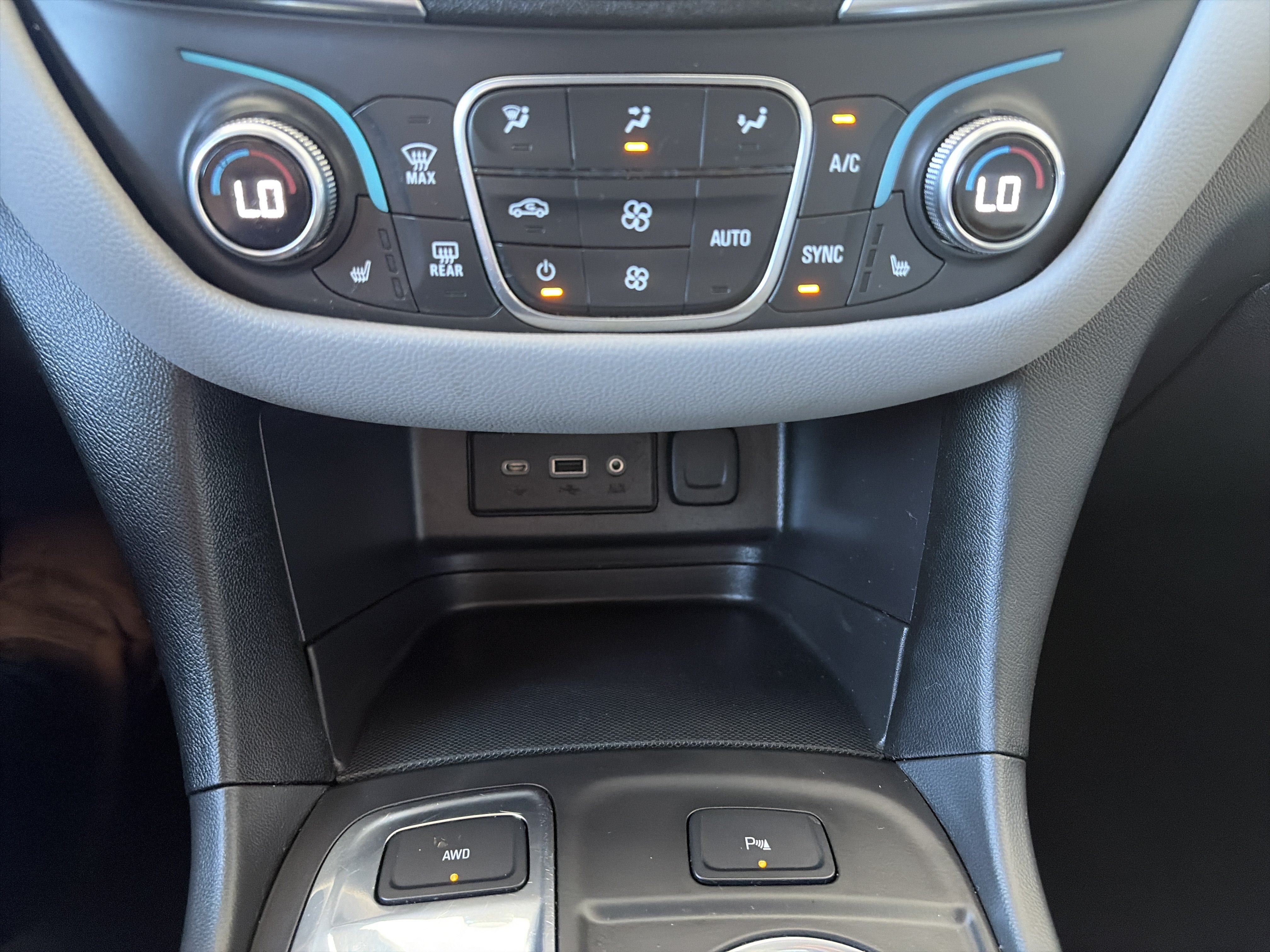 Used 2024 Chevrolet Equinox LT AWD/4WD image 25