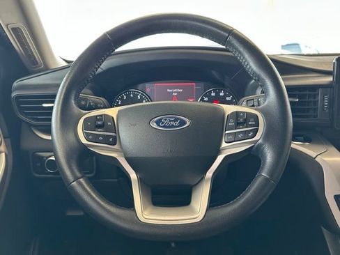 Used 2023 Ford Explorer XLT w/ Class IV Trailer Tow Package AWD/4WD image 8