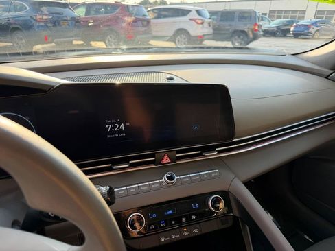 Used 2024 Hyundai Elantra SEL FWD image 36