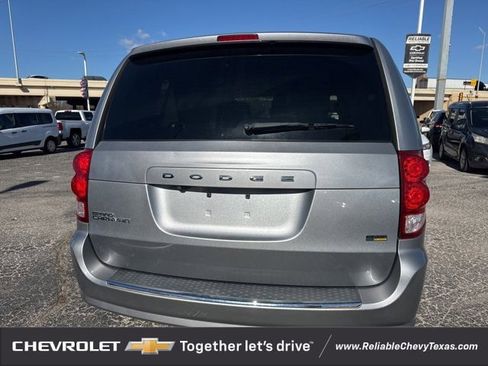 Used 2018 Dodge Grand Caravan SE w/ UConnect Hands-Free Group image 6