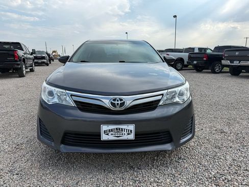 Used 2014 Toyota Camry LE FWD image 3