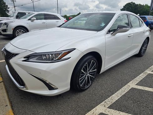 Used 2025 Lexus ES 350 w/ Premium Package FWD image 2