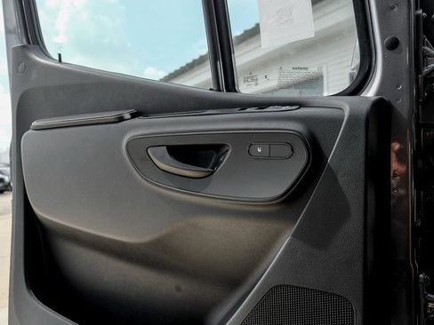 Used 2025 Mercedes-Benz Sprinter 2500 image 14