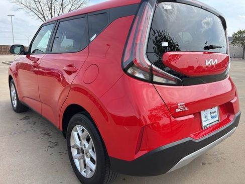 Used 2025 Kia Soul LX w/ LX Technology Package FWD image 4