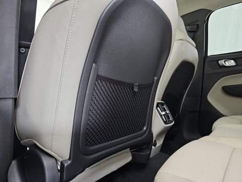 Used 2023 Volvo XC40 B5 Plus image 20