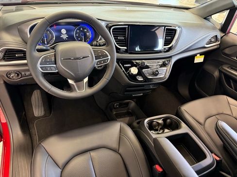 New 2026 Chrysler Pacifica Select AWD/4WD image 4