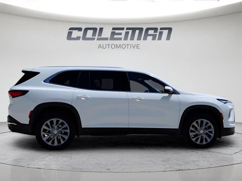 Used 2025 Buick Enclave Preferred AWD/4WD image 6
