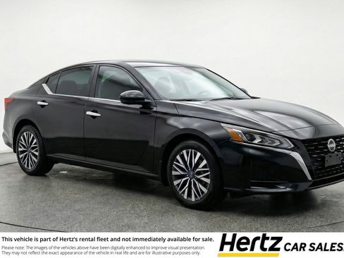 Used 2025 Nissan Altima 2.5 SV image 1