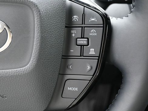 Certified 2025 Toyota Prius XLE image 17