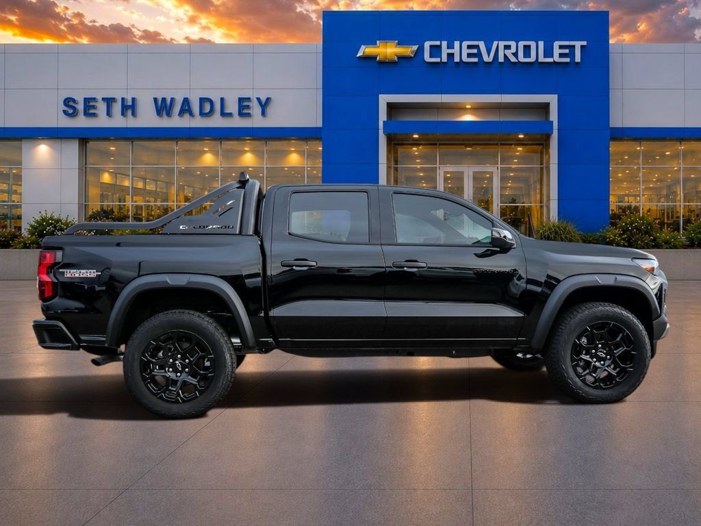 New 2026 Chevrolet Colorado Trail Boss w/ Midnight Edition AWD/4WD image 8