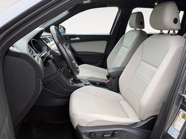 Used 2021 Volkswagen Tiguan SE R-Line AWD/4WD image 2