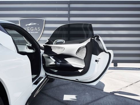 Used 2023 Ferrari SF90 Stradale image 32