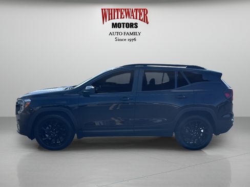 Used 2023 GMC Terrain SLE w/ Driver Convenience Package AWD/4WD image 2