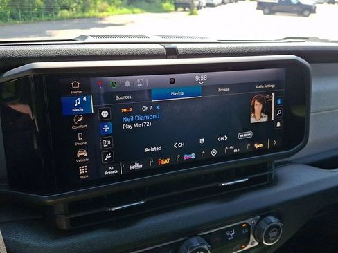 Used 2024 Jeep Gladiator Sport AWD/4WD image 19