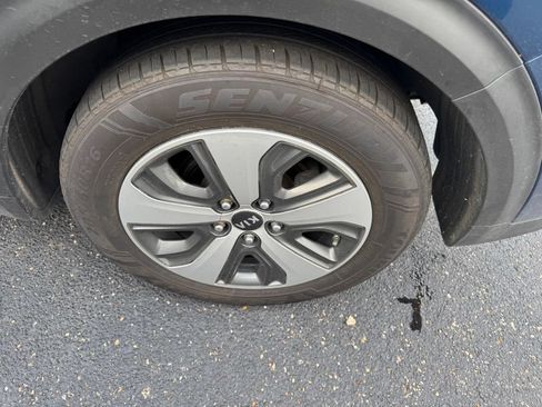 Used 2018 Kia Niro LX FWD image 5