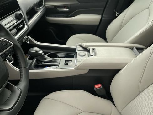 Used 2026 Toyota Grand Highlander AWD image 20