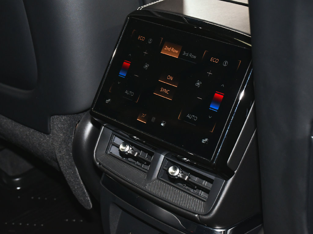 Used 2026 Cadillac Vistiq Platinum w/ LPO, Floor Liner Package AWD/4WD image 49