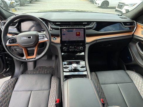 Used 2024 Jeep Grand Cherokee L Summit image 11