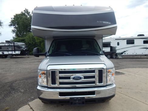 Used 2018 Ford E-450 and Econoline 450 Super Duty w/ Motorhome Prep Package RWD image 4
