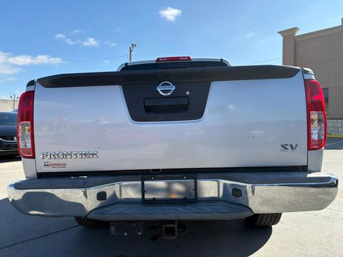 Used 2016 Nissan Frontier SV image 4