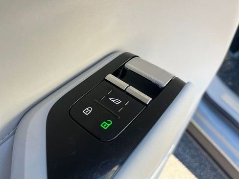 New 2025 Volvo EX90 Ultra image 14