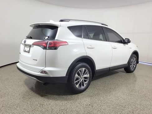 Used 2018 Toyota RAV4 LE Plus AWD/4WD image 5