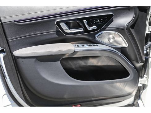Used 2023 Mercedes-Benz EQS 580 4MATIC SUV image 19