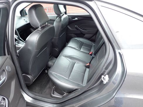 Used 2017 Ford Focus Titanium FWD image 8