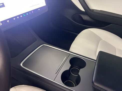 Used 2021 Tesla Model 3 Standard Range Plus image 34